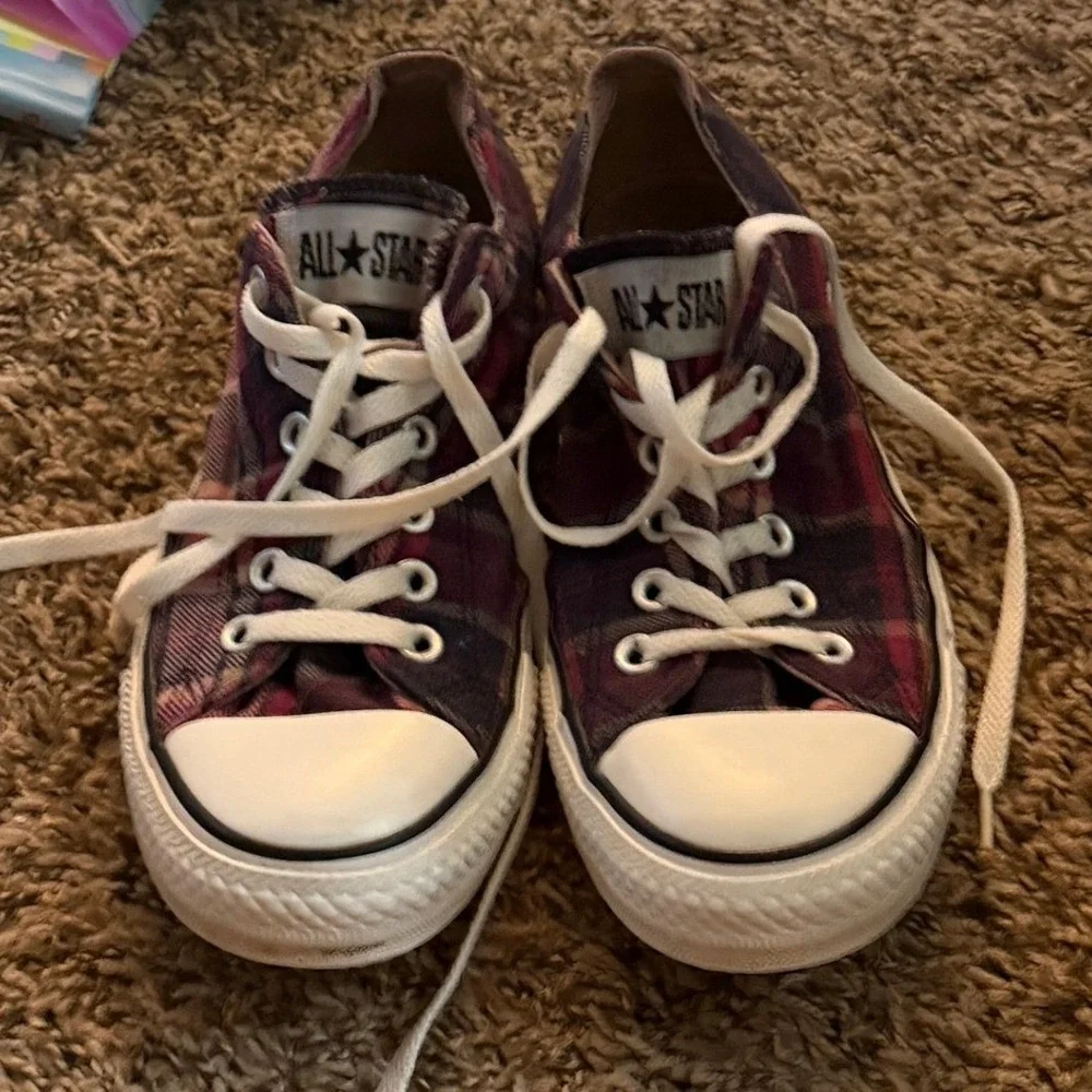 Converse Low-Top All Star Purple & Navy Plaid Sneakers 6 Men/8 Women